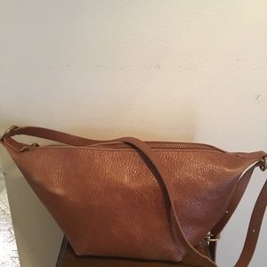 Ladies brown leather shoulder bag. Madewell
